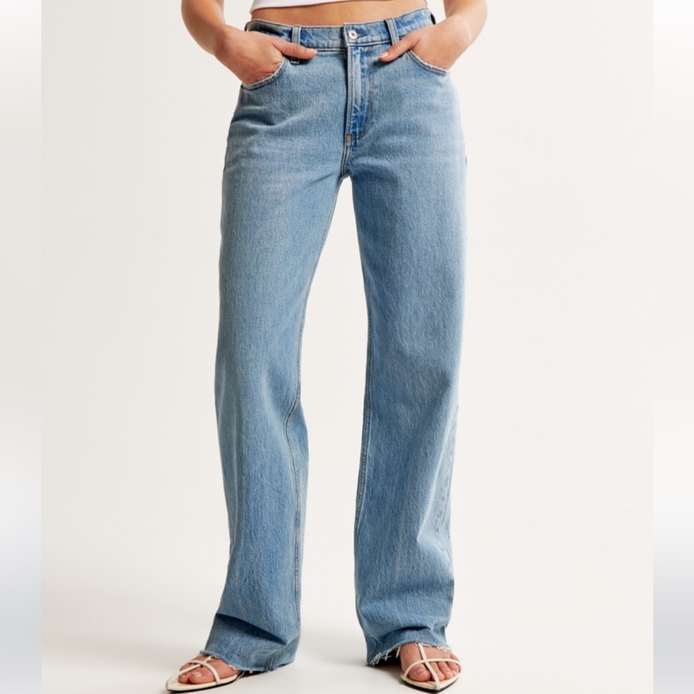 Abercrombie and Fitch The Baggy Low Rise Jean - Short